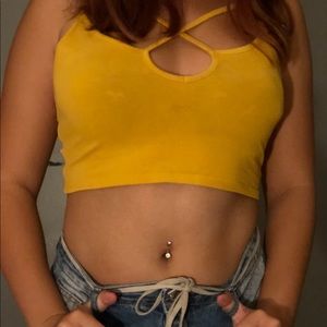 Yellow crisscross crop top🐥